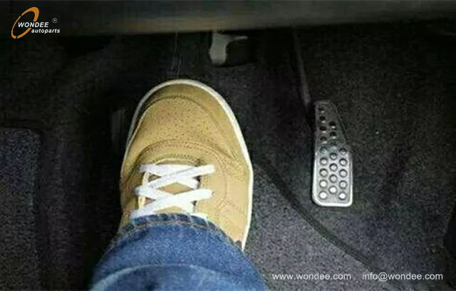 Auto brakes (1) Frenos automáticos (1)