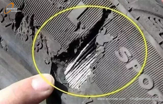 Tyre (2) Neumático (2)