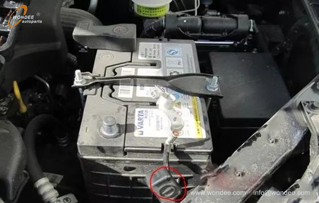 Long time parking (3) Estacionamiento desde hace mucho tiempo (3)