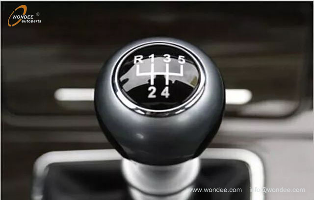 Manual and automatic transmission (3) Transmisión manual y automática (3)