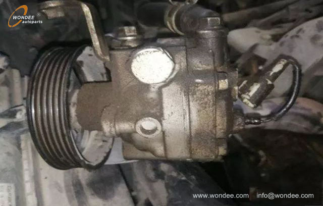 Car steering issues (4) Problemas de dirección del automóvil (4)