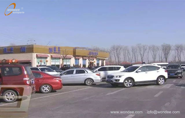 long hours of high-speed driving (4) largas horas de conducción de alta velocidad (4)