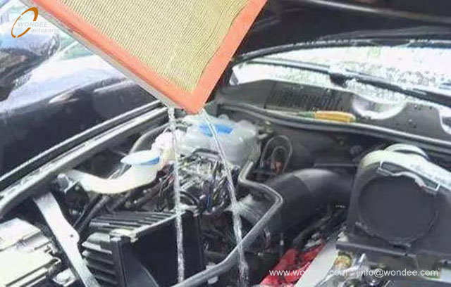 flooded and stalling (3) inundado y estancado (3)