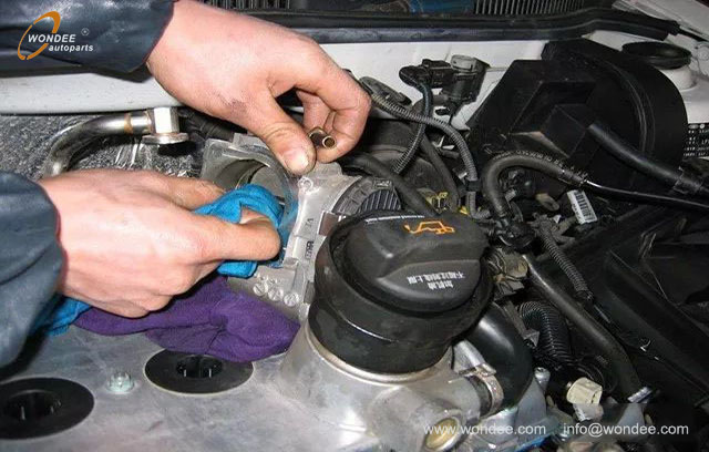 Limpieza del acelerador (3)