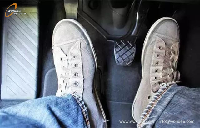 refuel or idle (4) reabastecer o inactivo (4)