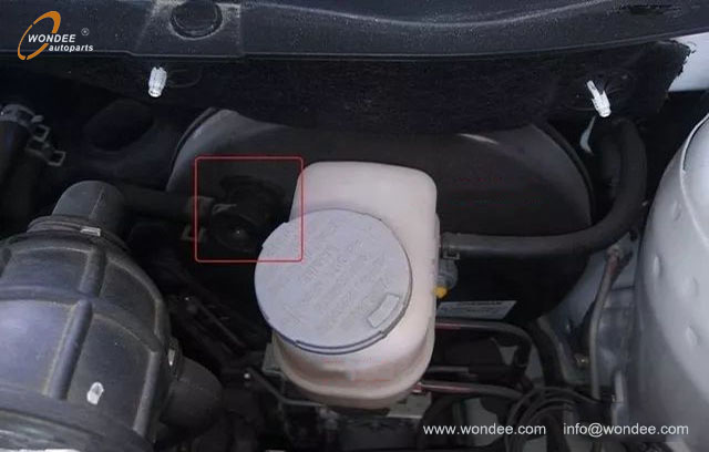 Auto brakes (3) Frenos automáticos (3)