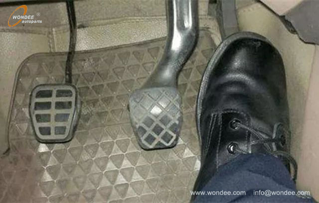 refuel or idle (2) reabastecer o inactivo (2)