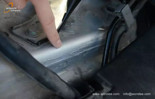 coche accidental y empapado (2)