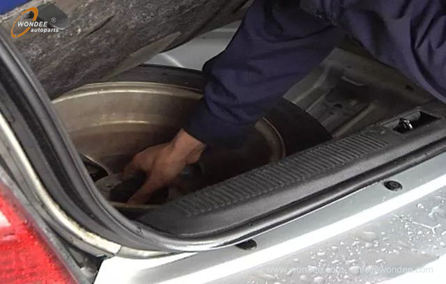 maintaining (2) manteniendo (2)