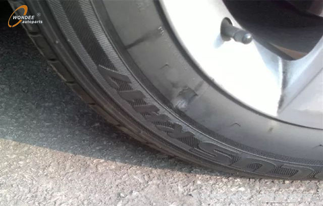 Tyre (1) Neumático (1)