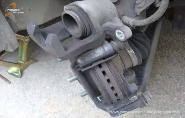 Wheel hub (3) Cubo de la rueda (3)