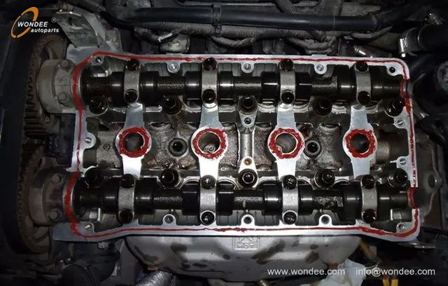 spark plug installation hole (3) orificio de instalación de bujías (3)