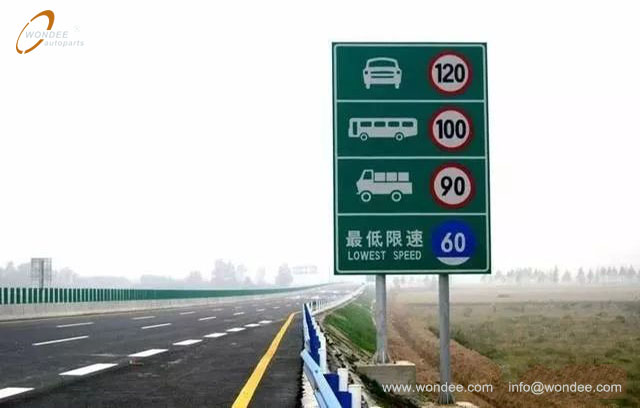 Changing lanes to give way (2) Cambiar carriles para dar paso (2)