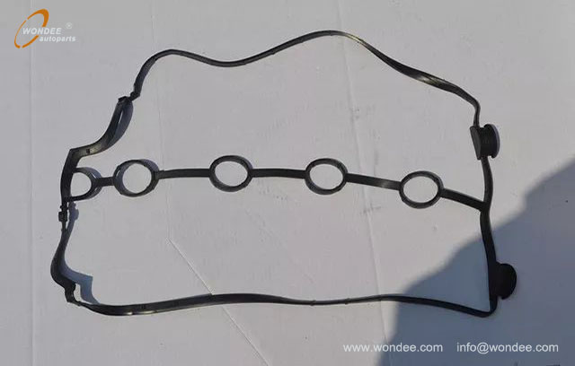 spark plug installation hole (2) orificio de instalación de bujías (2)